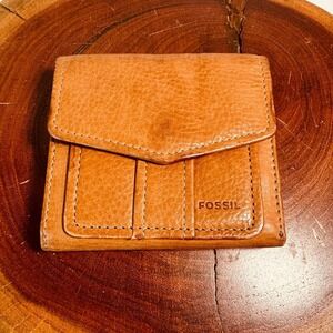Fossil Womens Tan Leather Bi-Fold Wallet Compact ID Window Coin Pocket